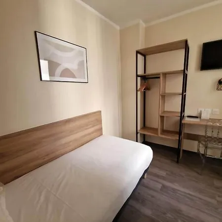 Hotel D'anjou 2*