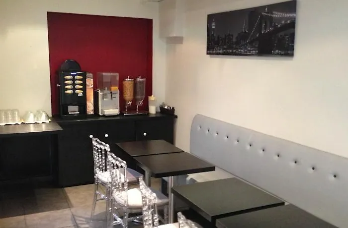 Hotel D'anjou 2*